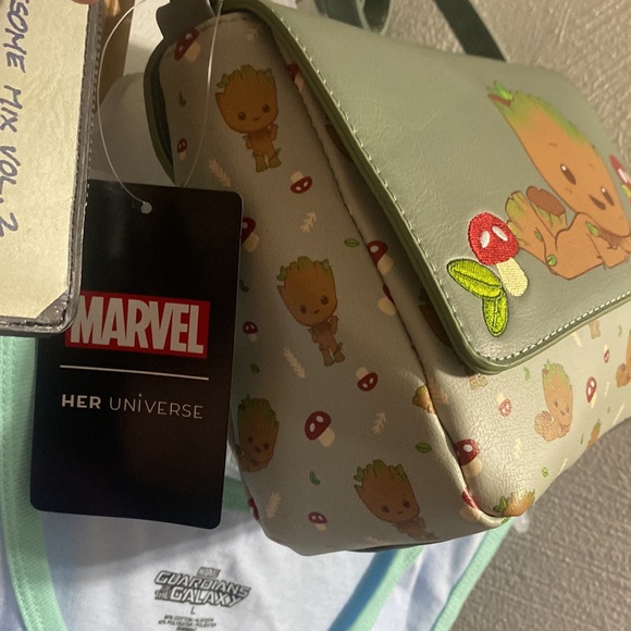 6Pieces=🌎Groot purse/tape zip wallet+Tee L+2 Funko/Groot🔑⛓+1056 pop🚀🦝